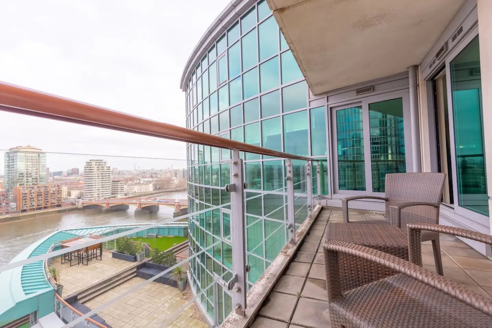 Фото Gorgeous 3 Bedroom Flat in Vauxhall With City Views
