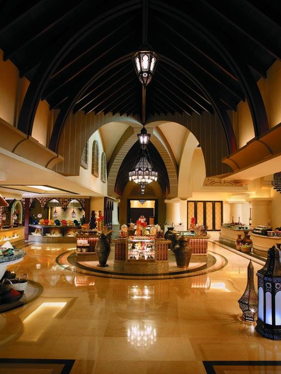 Фото Shangri-La Hotel Apartments Qaryat Al Beri