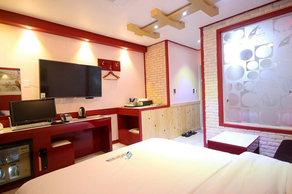 Фото Buan Gyeokpo Some Hotel