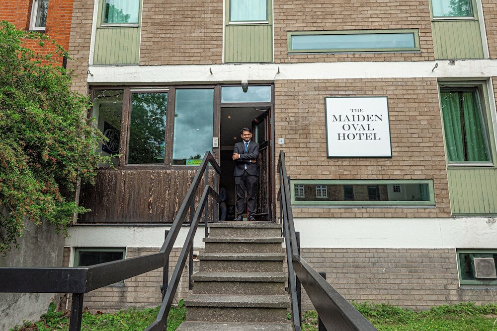 Фото Maiden Oval Hotel