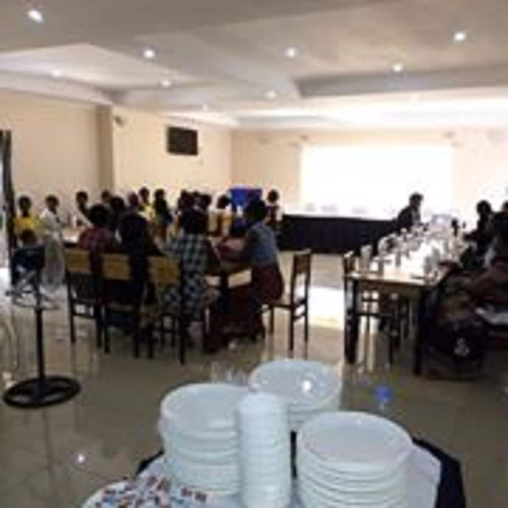 Фото Manjazi Hotels