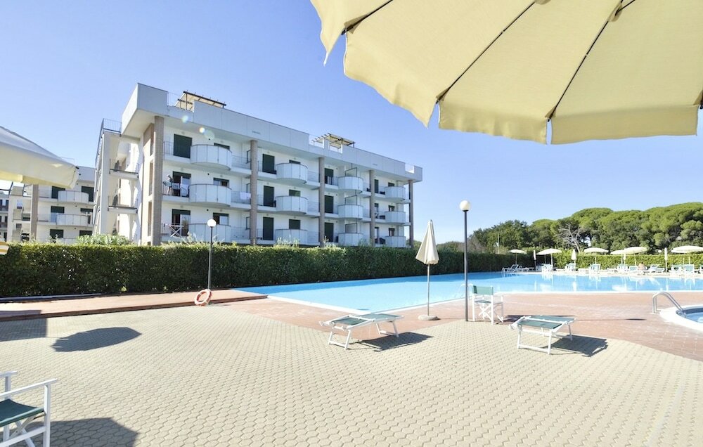 Фото Residence with pool in San Vincenzo