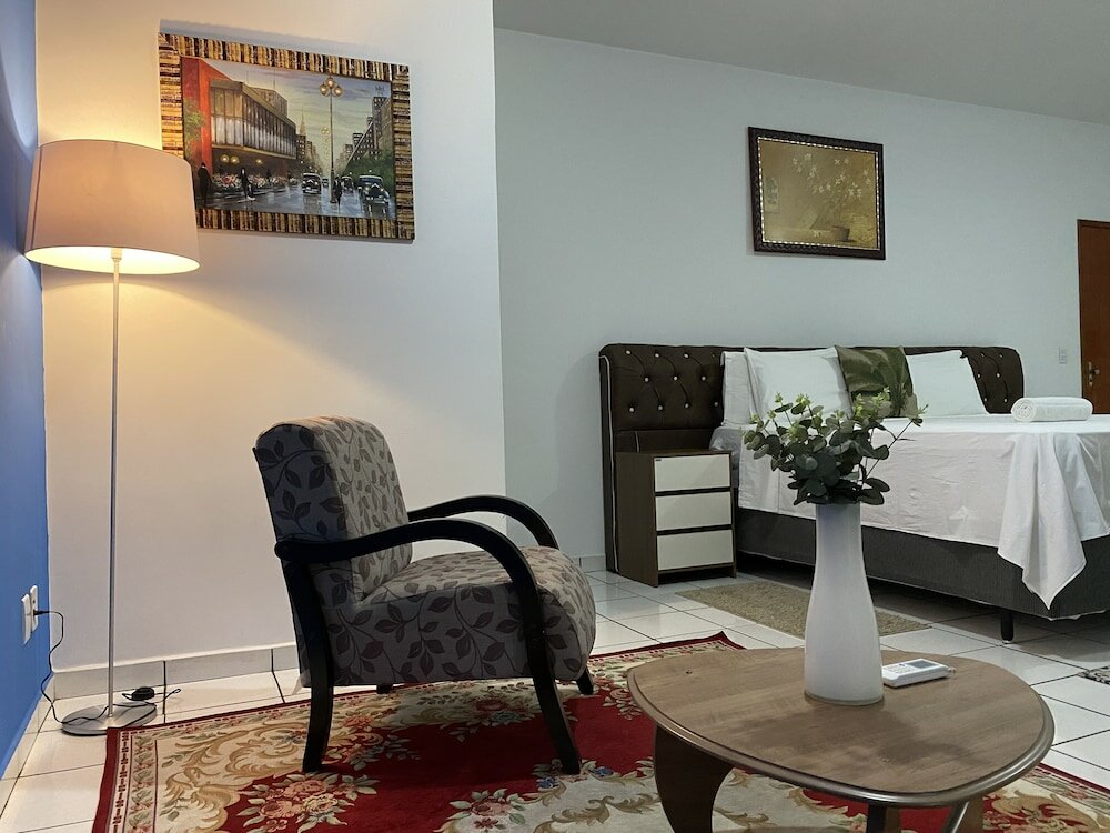 Фото B & A Suites Inn