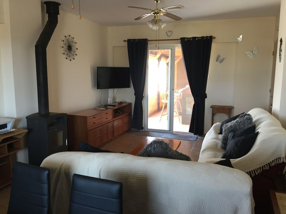 Фото Beautiful Spacious 2-bed Apartment in Xylofagou