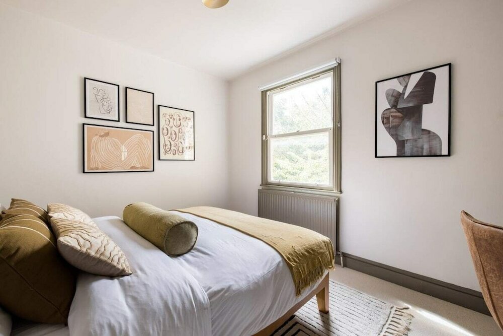 Фото The Kensington And Chelsea Classic - Glamorous 2bdr Flat