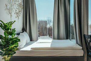 Гостиница The Rix Studios & Suites