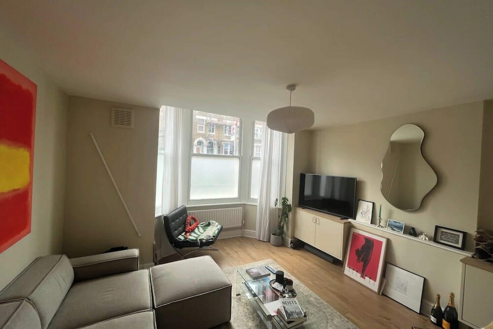 Фото Characterful 1bd Flat w Private Gym - Brockley