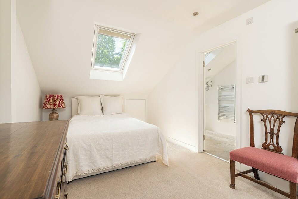 Фото Picturesque house with patio