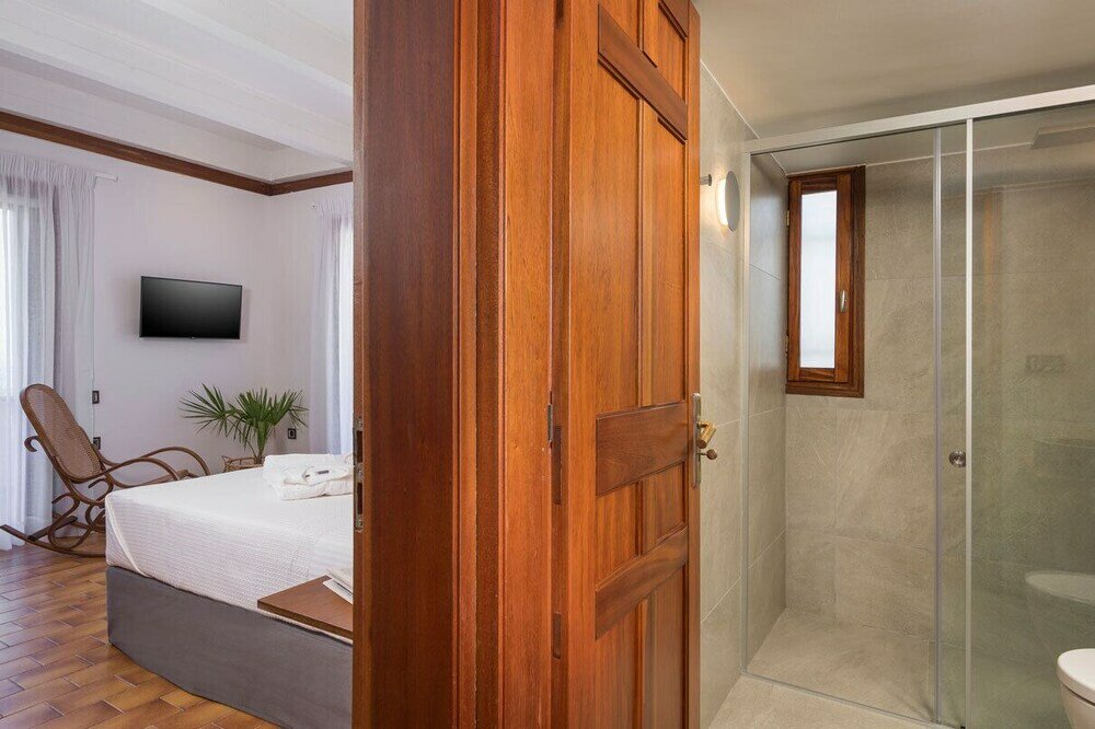 Фото Azatis Luxury Villa