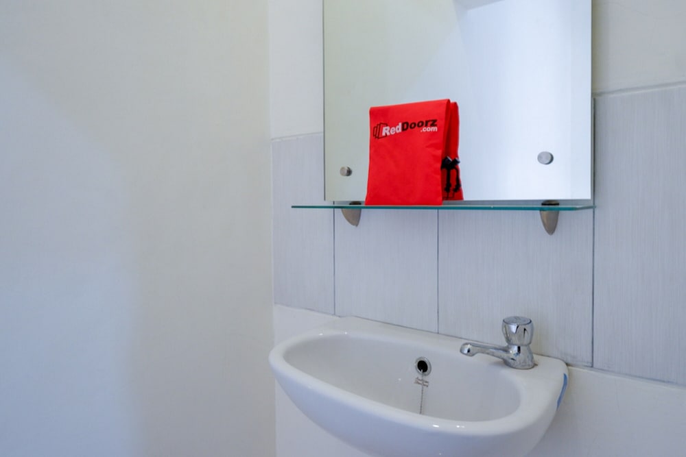 Фото RedDoorz near Alun Alun Kudus 2