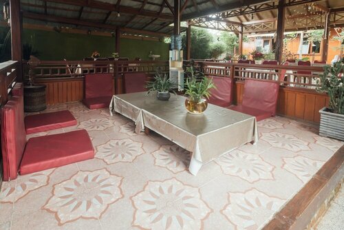 Гостиница Oyo 1300 Crecia Guest House в Амбоне