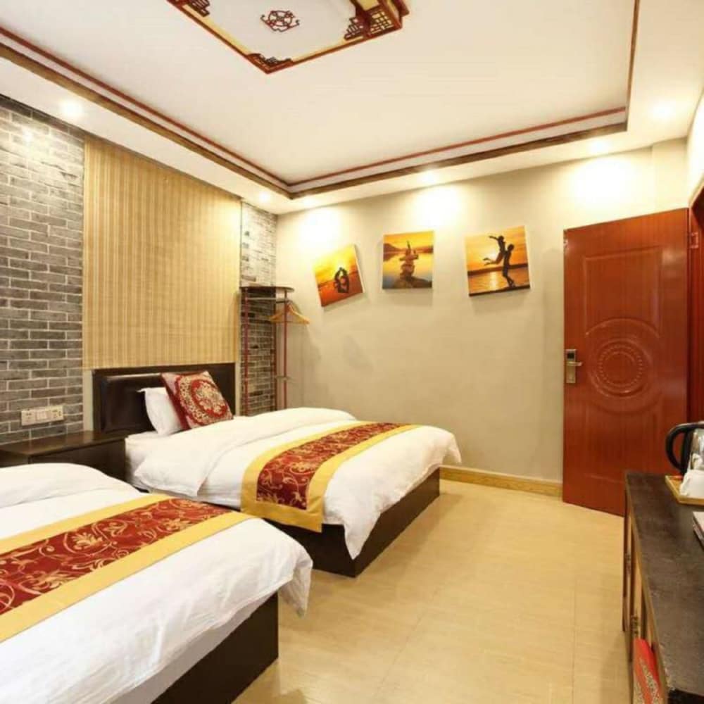 Фото Fenghuang Nanmu Inn No. 1