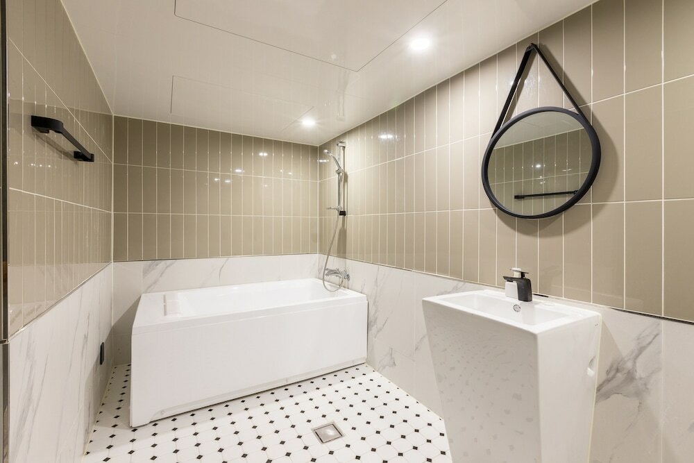 Фото Brown Dot Hotel Minam