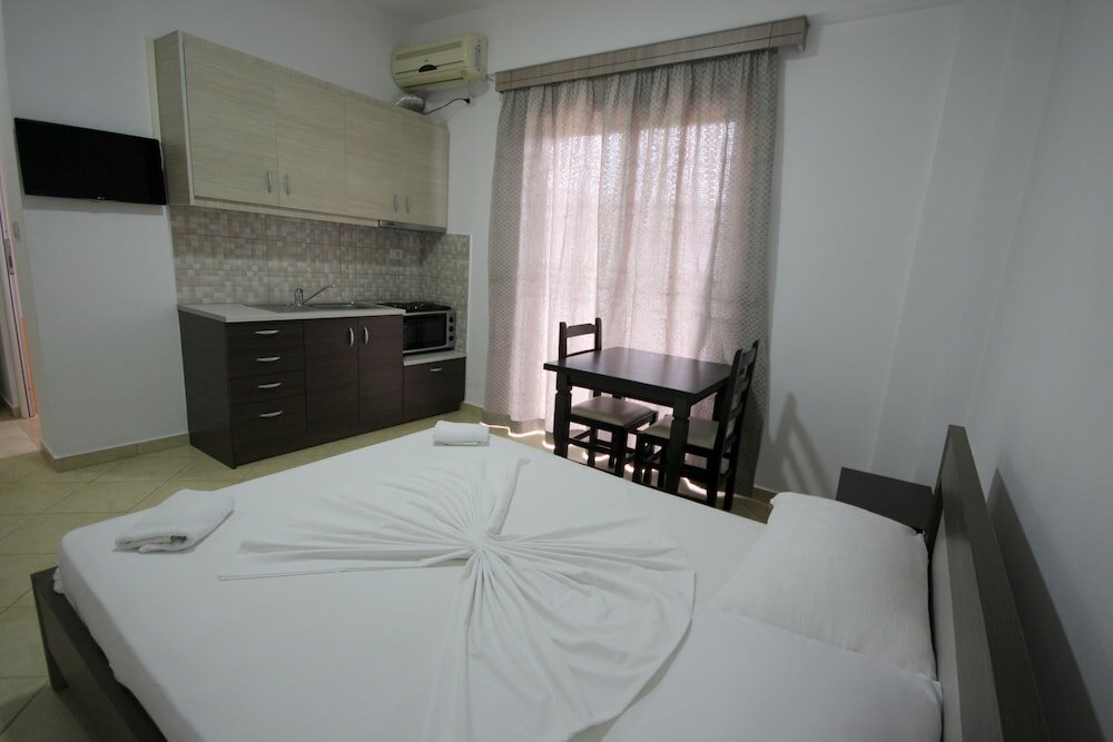 Фото Atlantis Hotel & Apartments