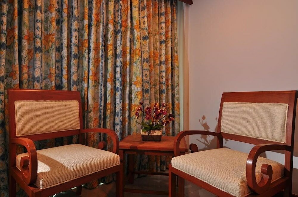 Фото Rattana Karon Beach Hotel