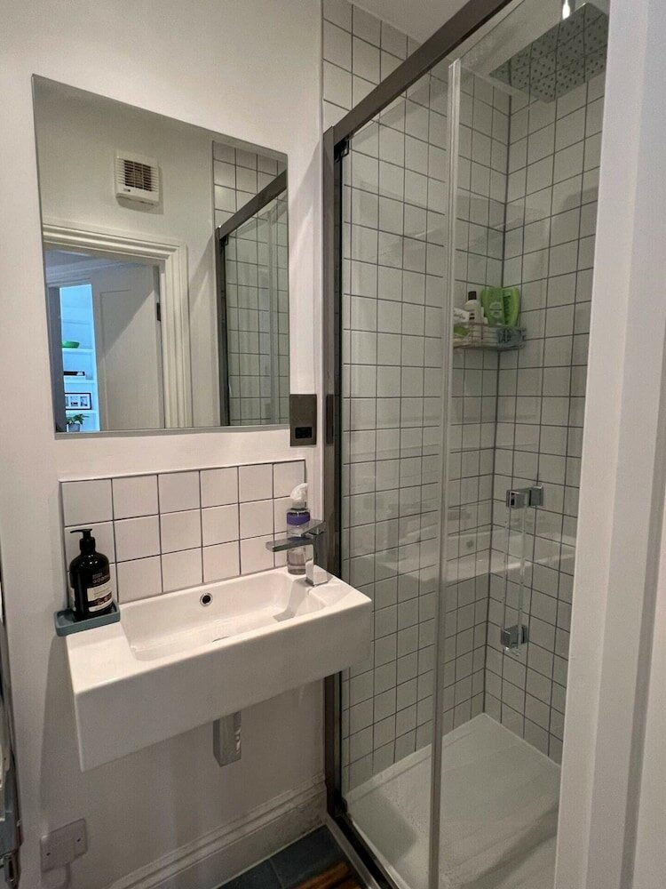 Фото Spacious and Bright 1 Bedroom Flat in Notting Hill