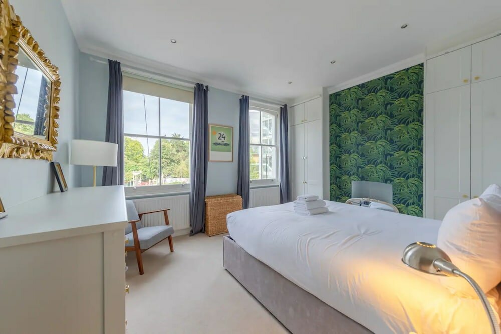Фото Stylish 2 Bedroom Home in Islington With Garden