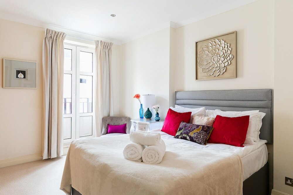 Фото Luxury 5-bedroom Villa With Parking and Ac