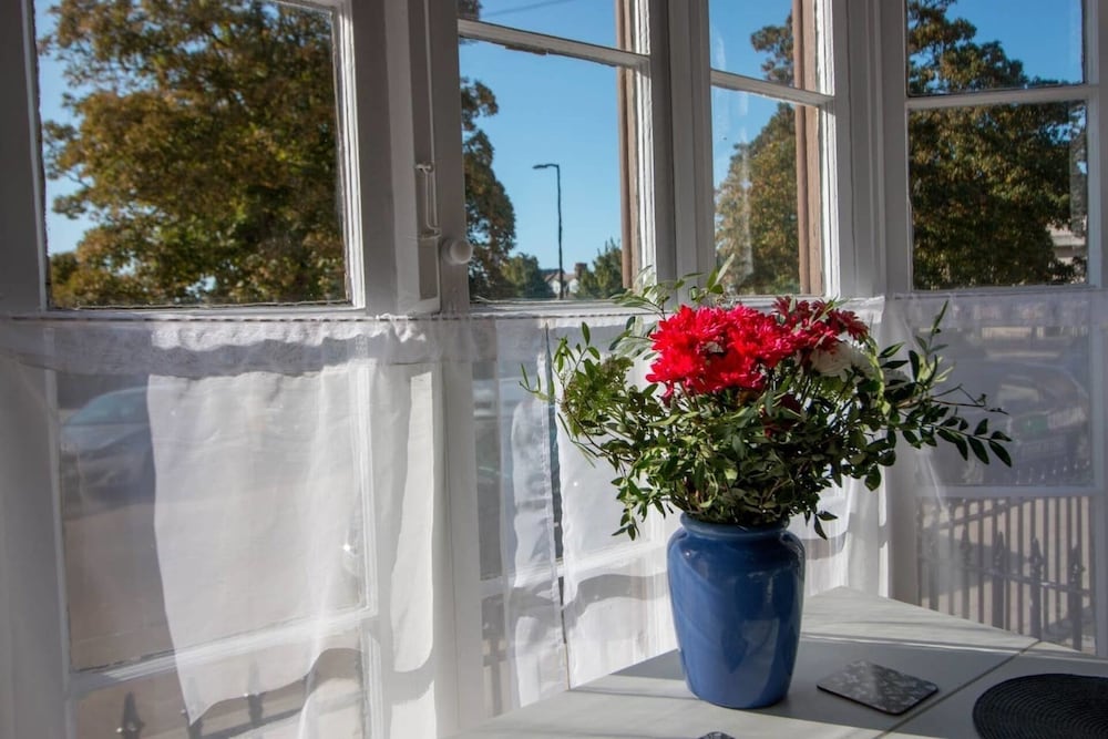 Фото Elegant Georgian 1 Bed Apartment in Herne Bay