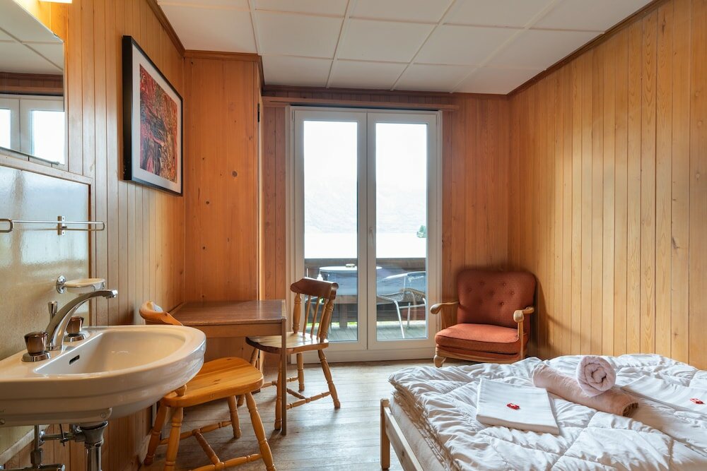 Фото Lake Lodge Hostel