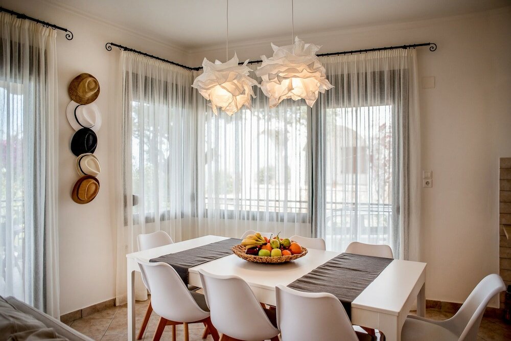 Фото Oikia Eleanthi - Beachfront Garden Home