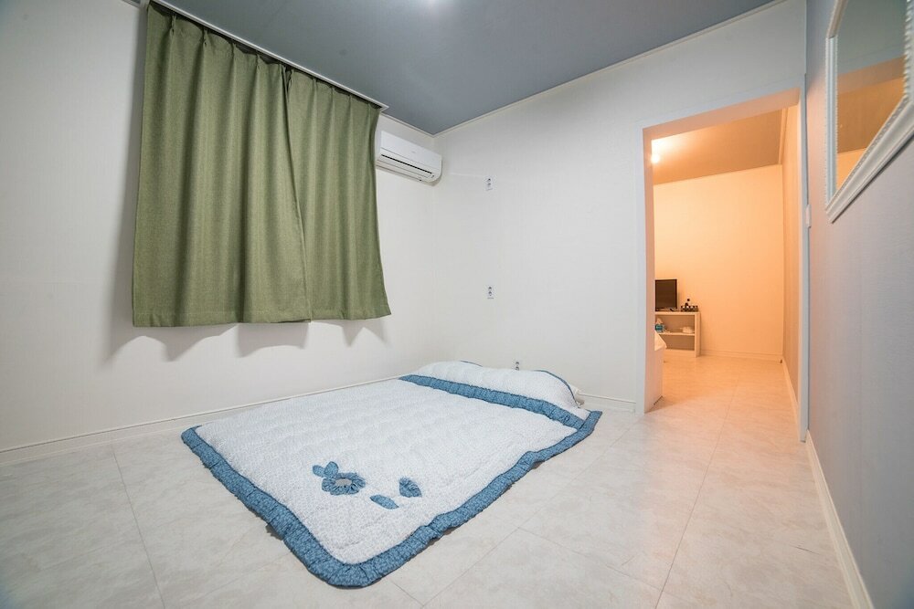 Фото Yeosu Party Motel and Guest House