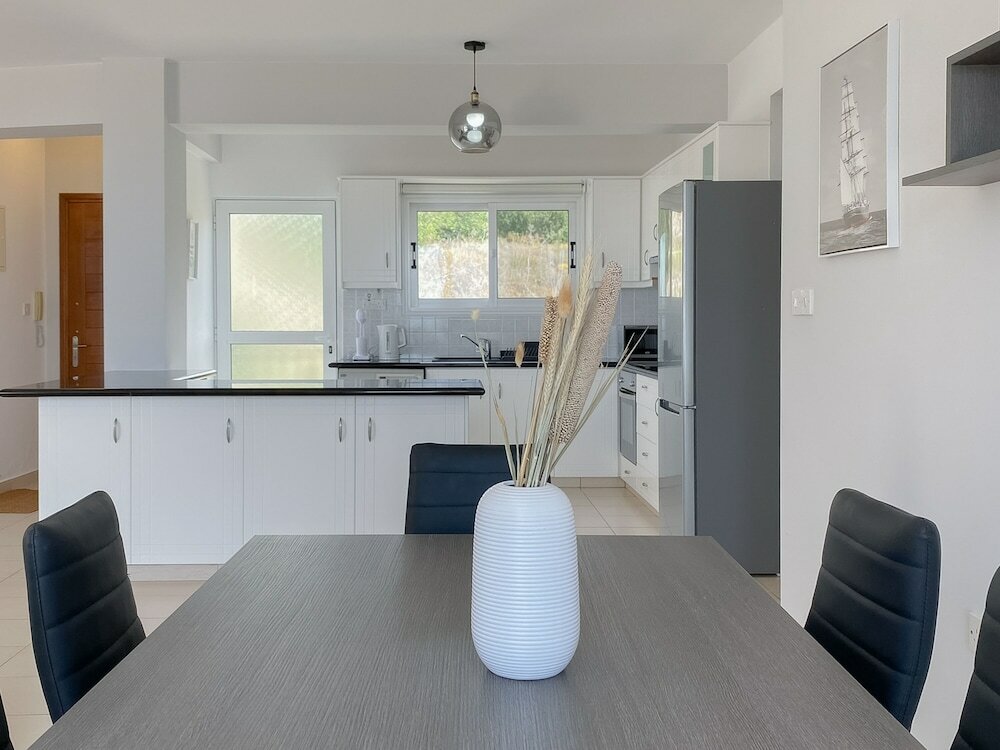 Фото Phaedrus Living Sunset View Flat Mesogi