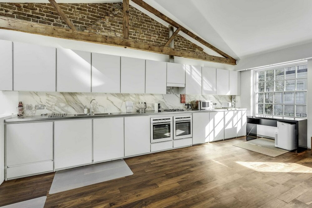 Фото Luxury Loft-style Mews House