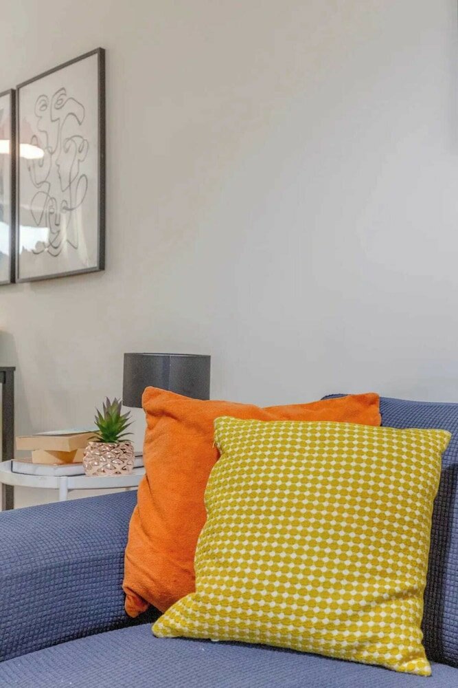 Фото Bright 2 Bedroom House in Kennington