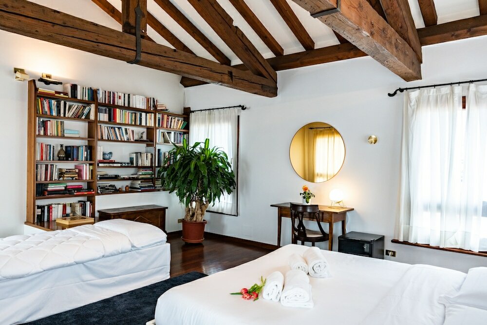 Фото Prestigious Residence Brà with a turret overlooking Verona