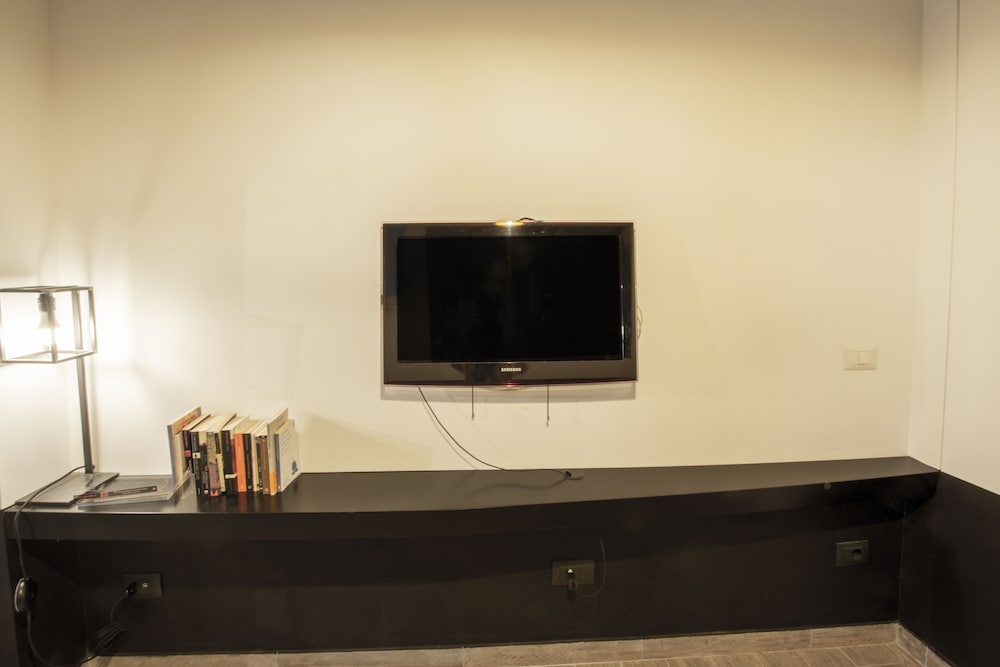 Фото Piazza Vittorio Emanuele Netflix Studio