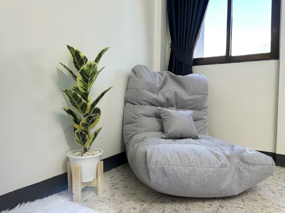 Фото Montana Hotel & Hostel Phuket