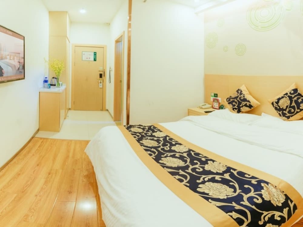 Фото GreenTree Inn Shanghai Fengxian District Nanqiaoxincheng Metro Station Express Hotel