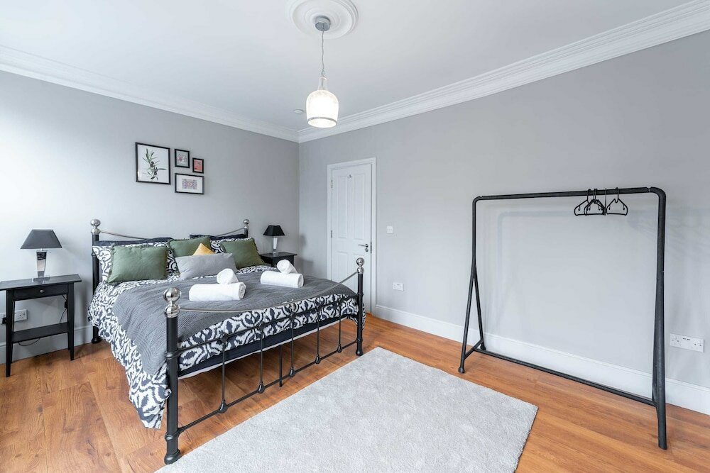 Фото Stunning Period Feature House