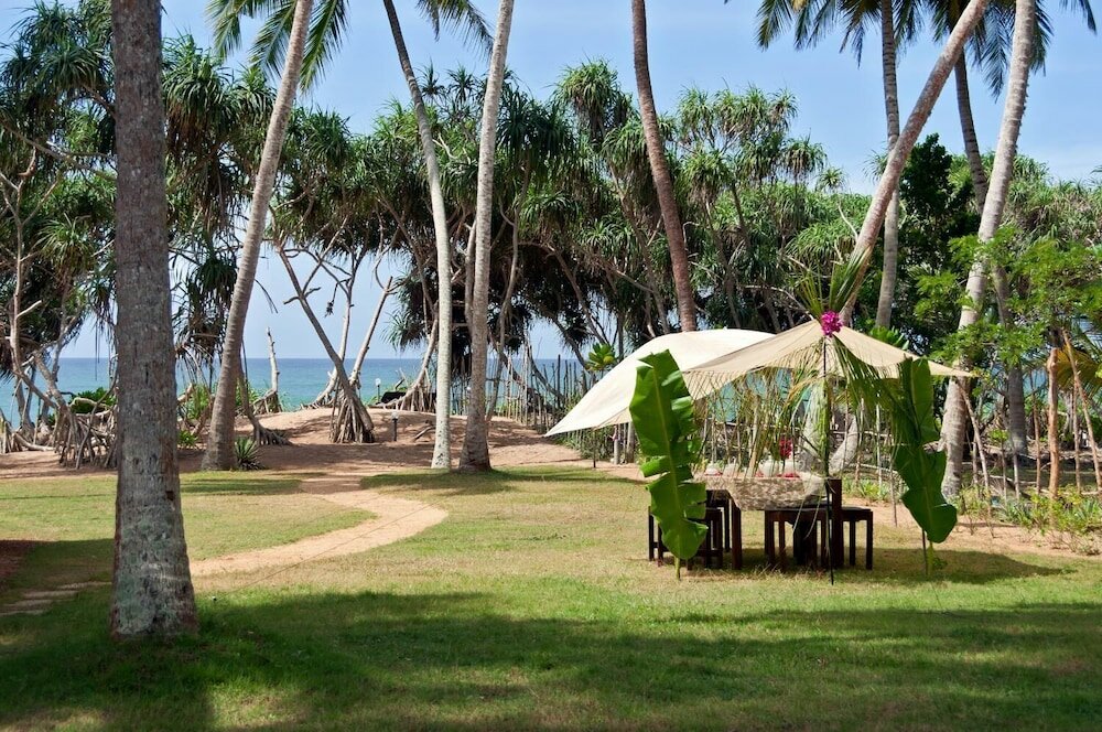 Фото Sanjis The Seaside Cabanas