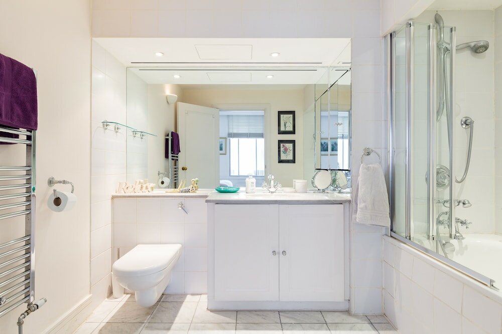 Фото 2-bed 2-bath Next to Park Lane