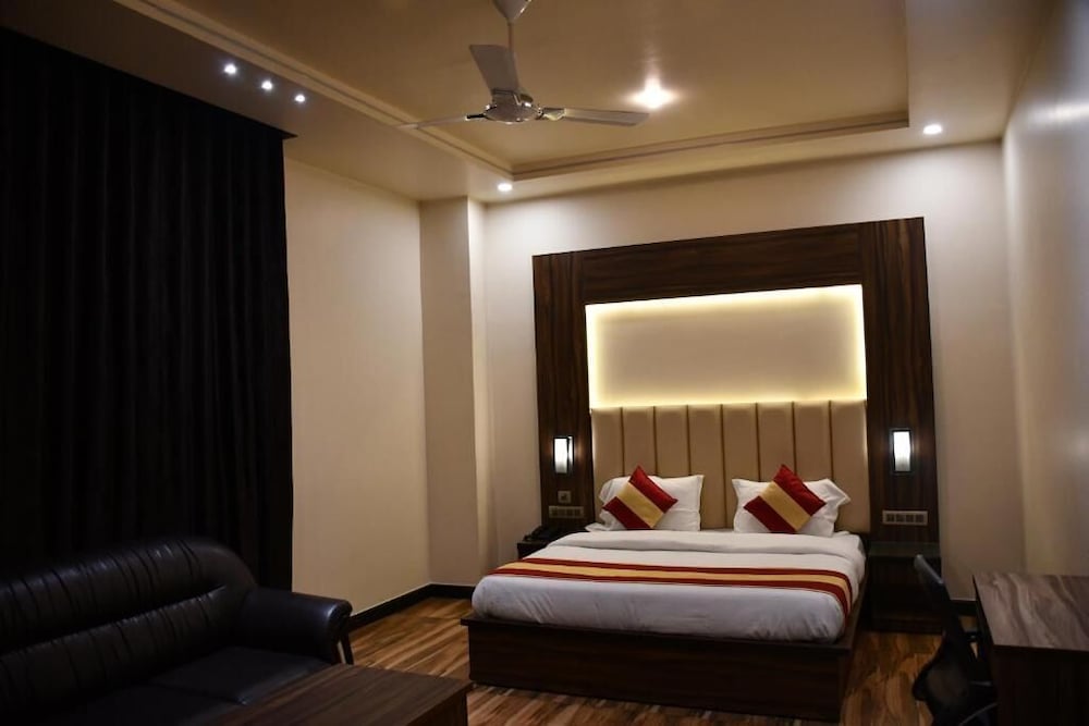 Фото Hotel Vibharaj Palace