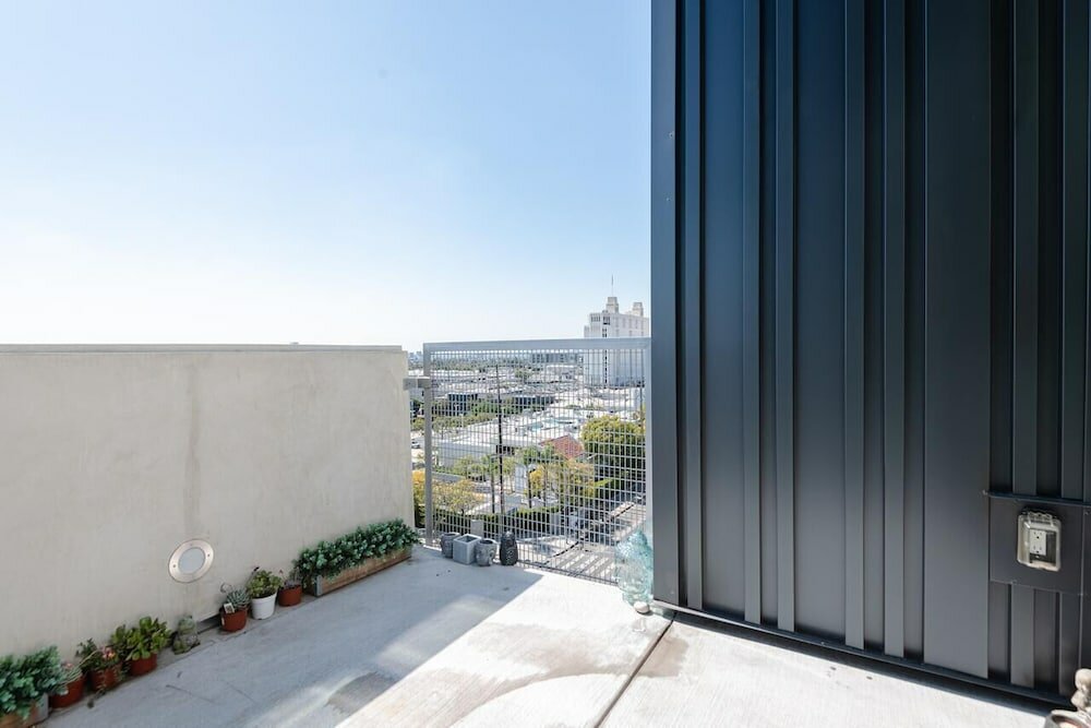 Фото Dreaming Hollywood All Suites Apartments