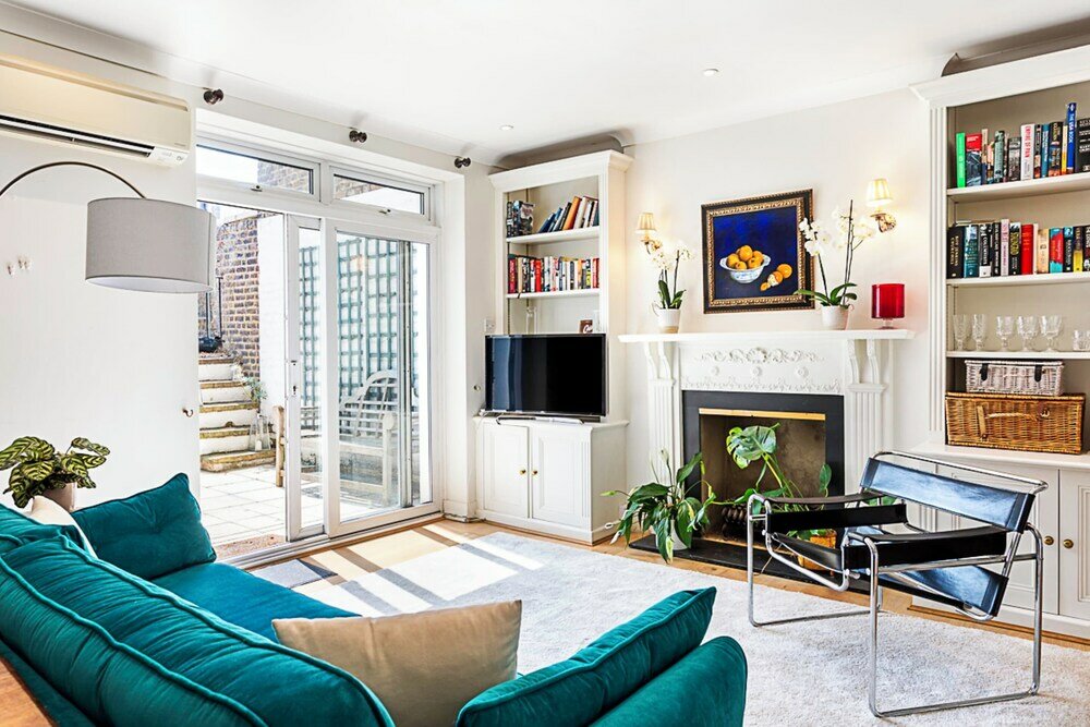 Фото Kensington Retreat With Private Patio