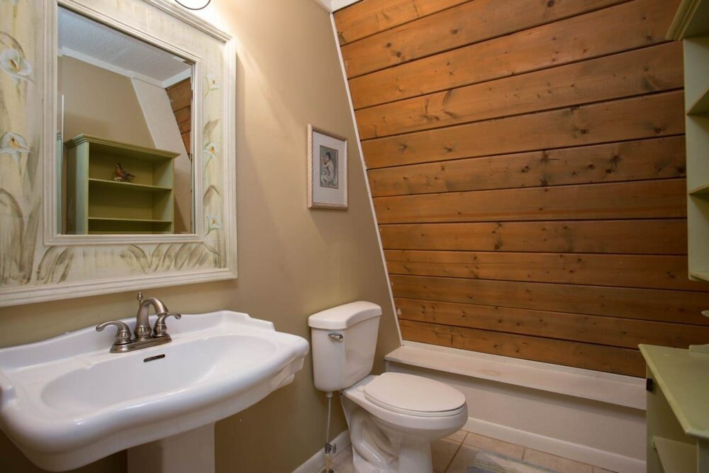 Фото 87631 Games Room+2-masters+hottub+water View!