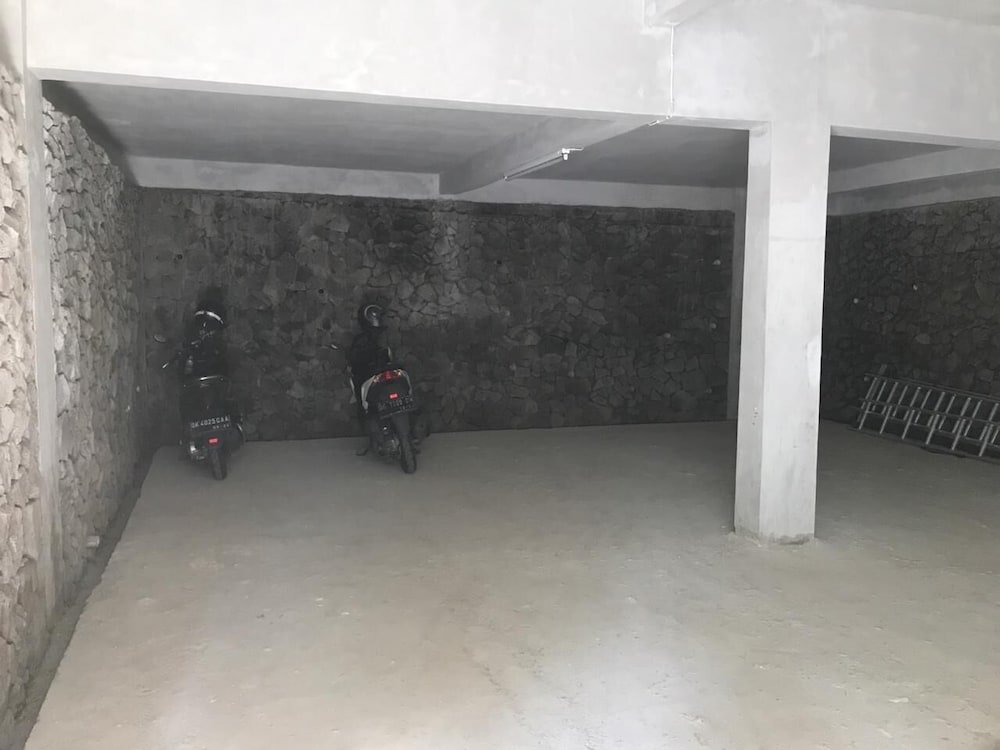 Фото The Sarining Hotel