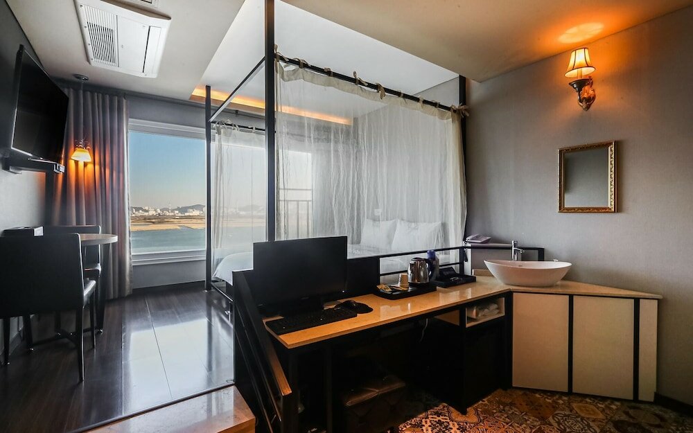 Фото Busan Myeongji Heritage Design Hotel