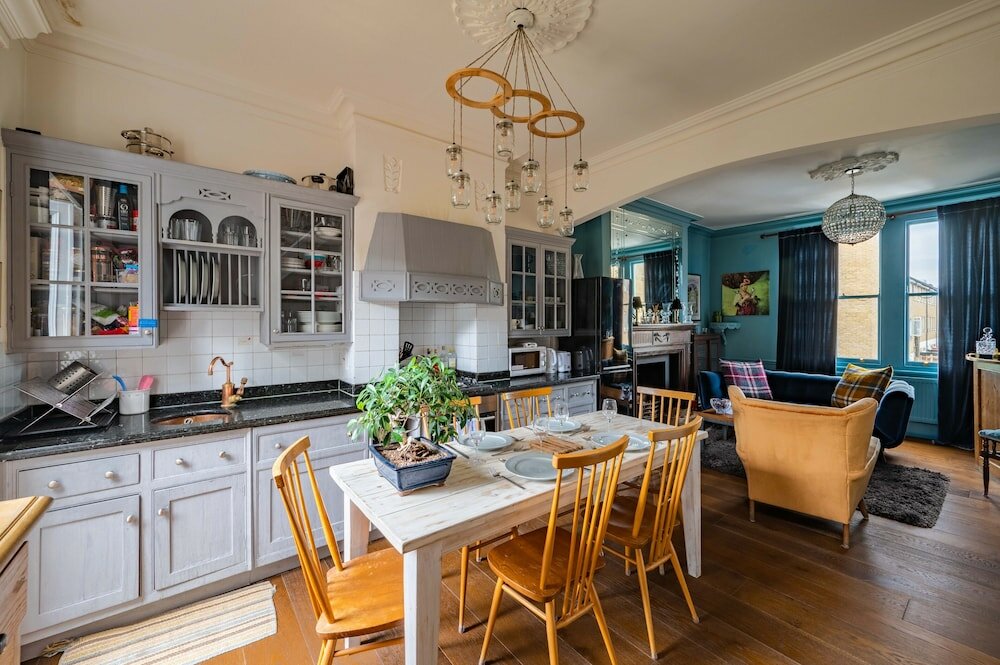 Фото Charming Home With Roof Terrace in East London by Underthedoormat