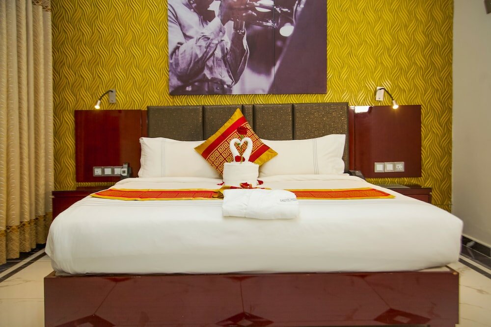 Фото 36696713827