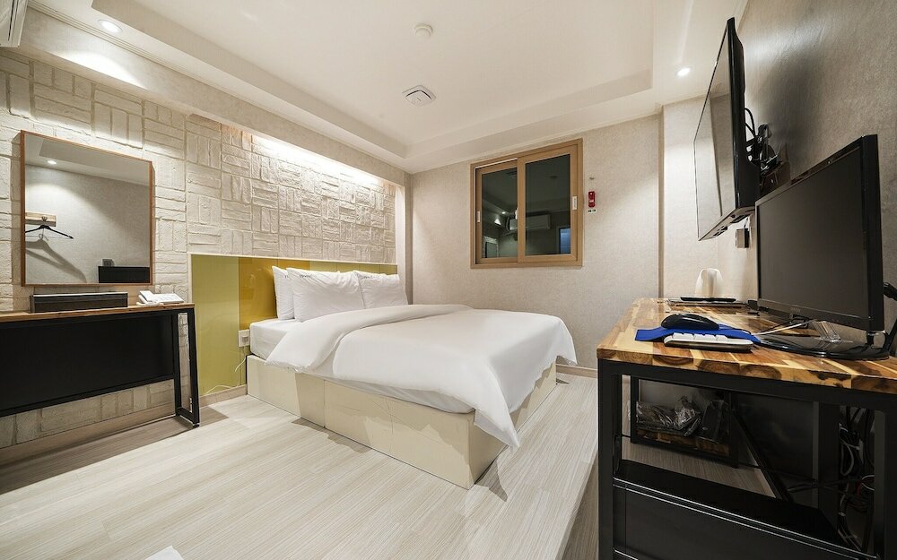 Фото Shinchon S Hotel