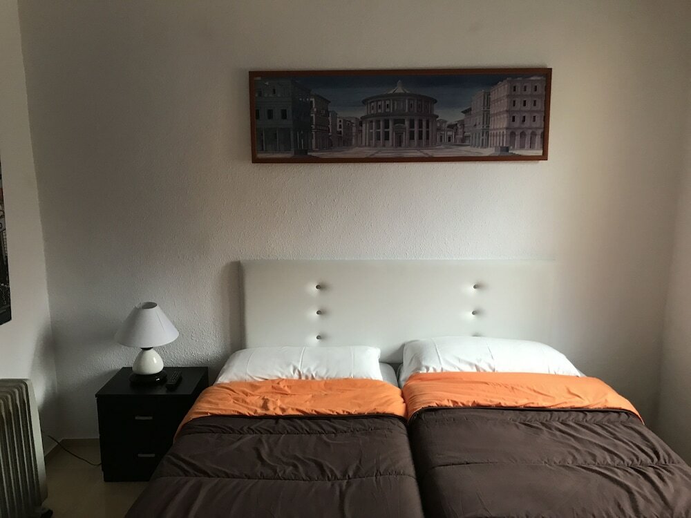 Фото Reina Victoria Apartments & Suite