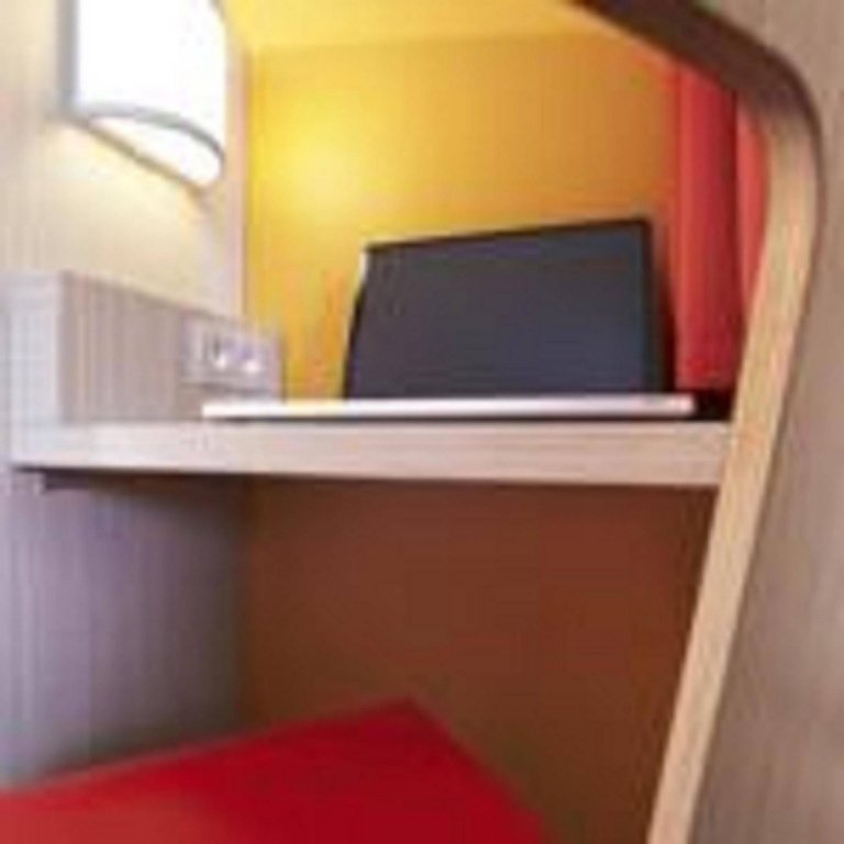 Фото Première Classe Versailles Saint Cyr L'ecole