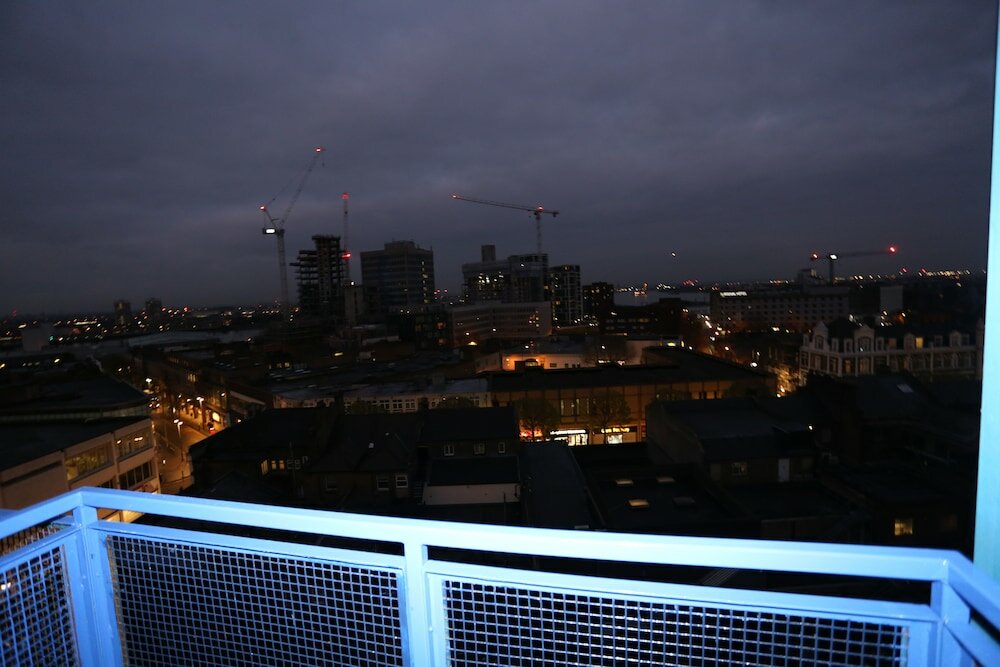 Фото Beautiful 2 beds Woolwich Central Apt