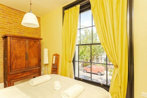 Гостиница Stunning 2 Bedroom House in Peaceful London Fields в Лондоне