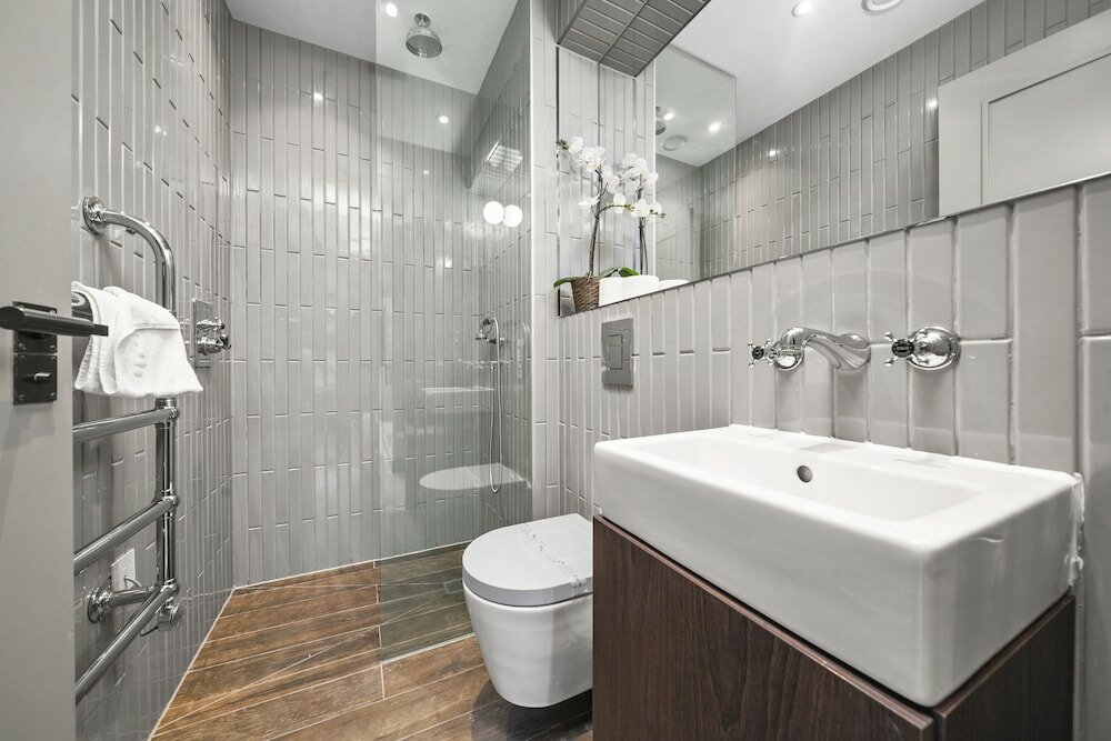 Фото Executive Apartments in the Heart of London, Free WiFi by City Stay London